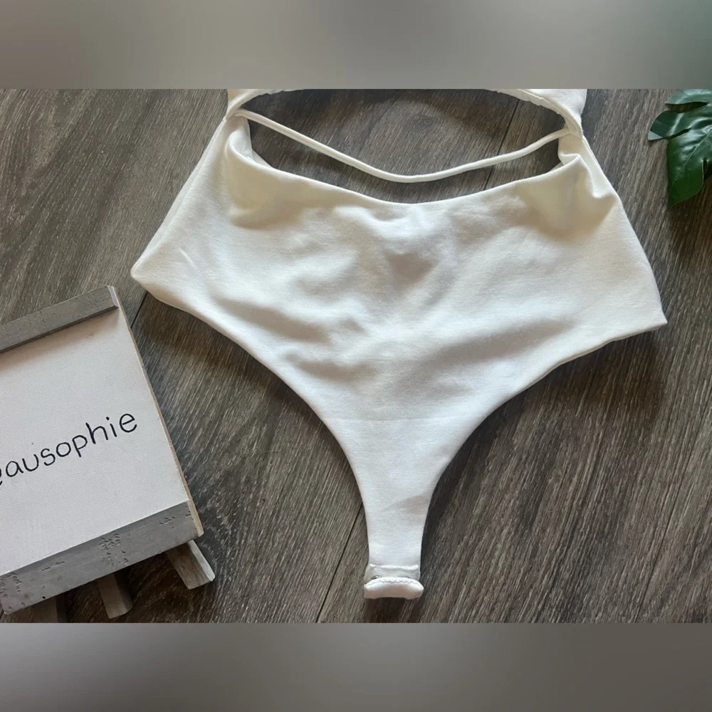 H:ours Esteban High Neck Cutout Racerback Bodysuit in Creamy White. Size XS